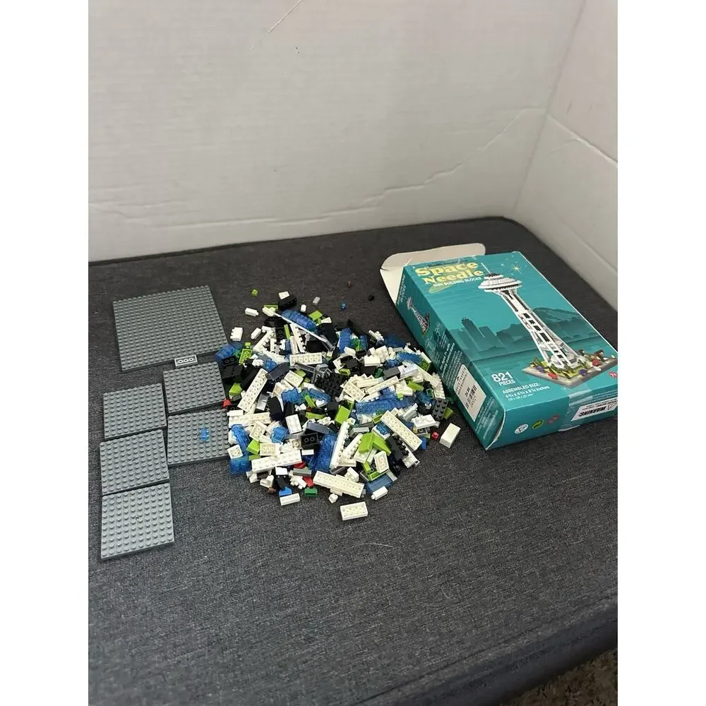 Seattle Space Needle Mini Building Blocks 821 Pc Set Open Incomplete Unknown